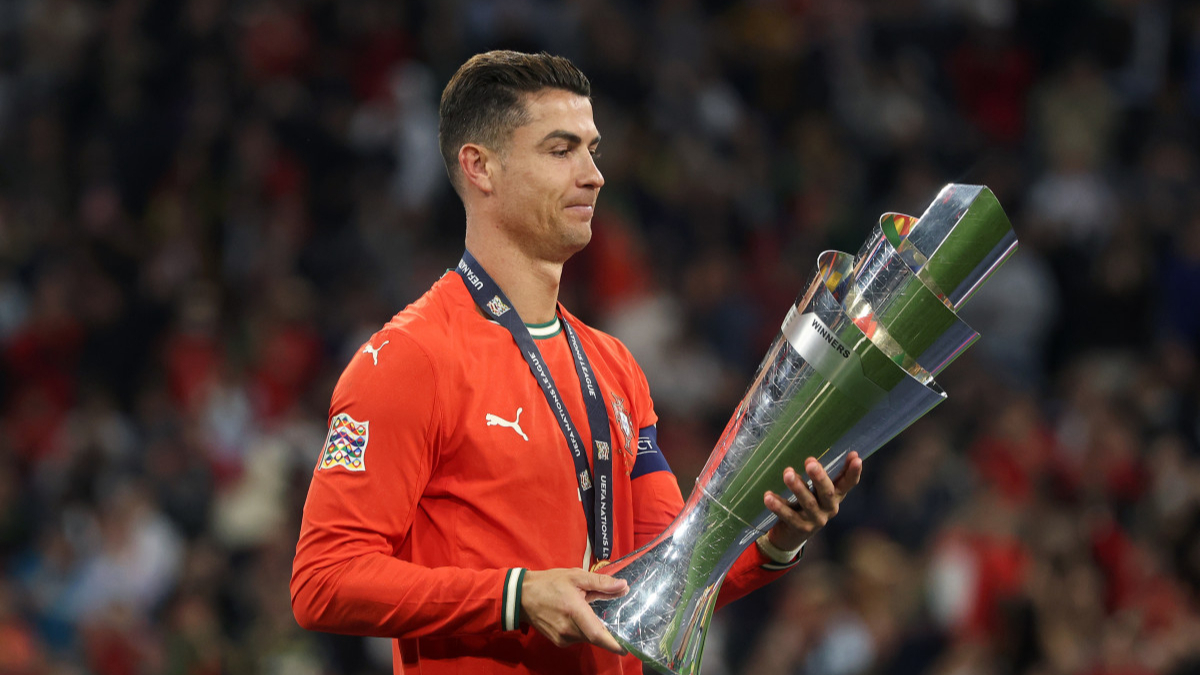 C罗回归赛场，势不可挡首场状态亮眼，湖人观众沸腾！的简单介绍